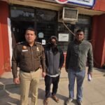 द्वारका में उद्घोषित अपराधी गिरफ्तार, पुलिस की सख़्त कार्रवाई