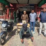 छीना हुआ सामान और चोरी की मोटरसाइकिल बरामद   
