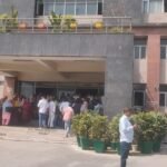 नजफगढ़ MCD कार्यालय के बाहर सफाई कर्मचारियों का जोरदार प्रदर्शन