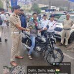 ढांसा स्टैंड पेट्रोल पंप पर चला हेलमेट वितरण और जागरूकता कार्यक्रम