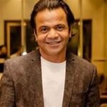 मुश्किल दौर से उभरे अभिनेता, मददगारों का कर्ज लौटाने का लिया संकल्प