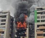 गौर ग्रीन एवेन्यू सोसाइटी में भीषण आग, कई मंजिलों तक फैली लपटें; इलाके में मचा हड़कंप