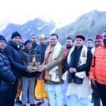 वैदिक मंत्रों के बीच खुले बद्रीनाथ धाम के कपाट
