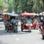 प्रतिबंध के बावजूद सड़कों पर दौड़ रहे ई-रिक्शा