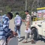 ढोल-नगाड़ों के साथ कुख्यात अपराधी को किया जिला बदर