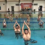 स्विमिंग पूल में योग कर तैराकों ने दिया स्वास्थ्य का संदेश!